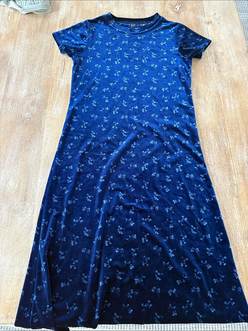 Vintage ✨⭐️GAP Kids Navy Short Sleeve Top with Light Blue Floral Print
